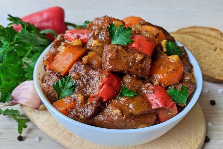 Как потушить вкусное мясо