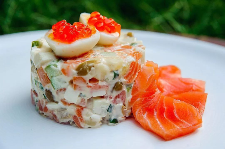 Салат Оливье с морепродуктами