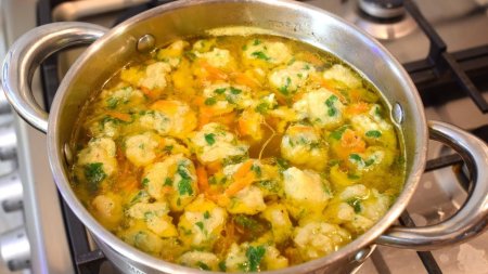 Картофельный суп с галушками